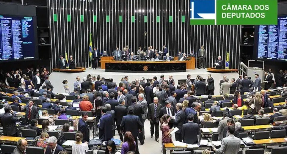 Situação de violência contra mulheres brasileiras no exterior é tema de debate