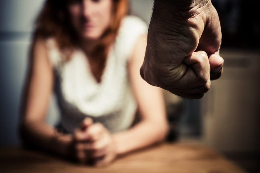 Onde mulheres agredidas podem encontrar ajuda durante isolamento