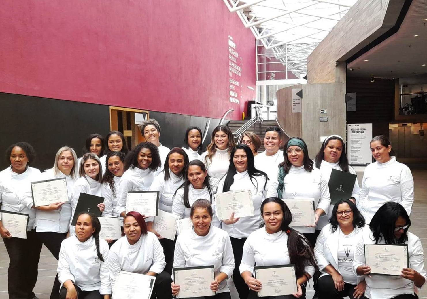 Atendidas do Bem Querer Mulher se formam em curso de Gastronomia Social